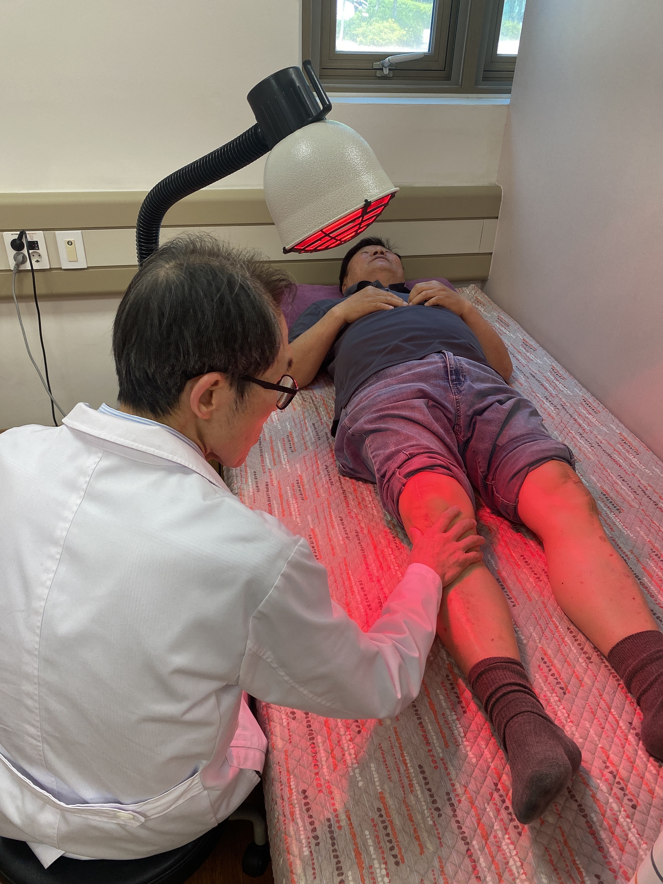 연수구가 오는 17일 의료취약계층의 건강한 삶을 돕기 위한 의료취약계층 방문재활사업을 추진한다